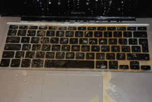 macbook-mojado.jpg - Profesyonel Macbook Tamiri ve iMac Servisi Macbook Repair