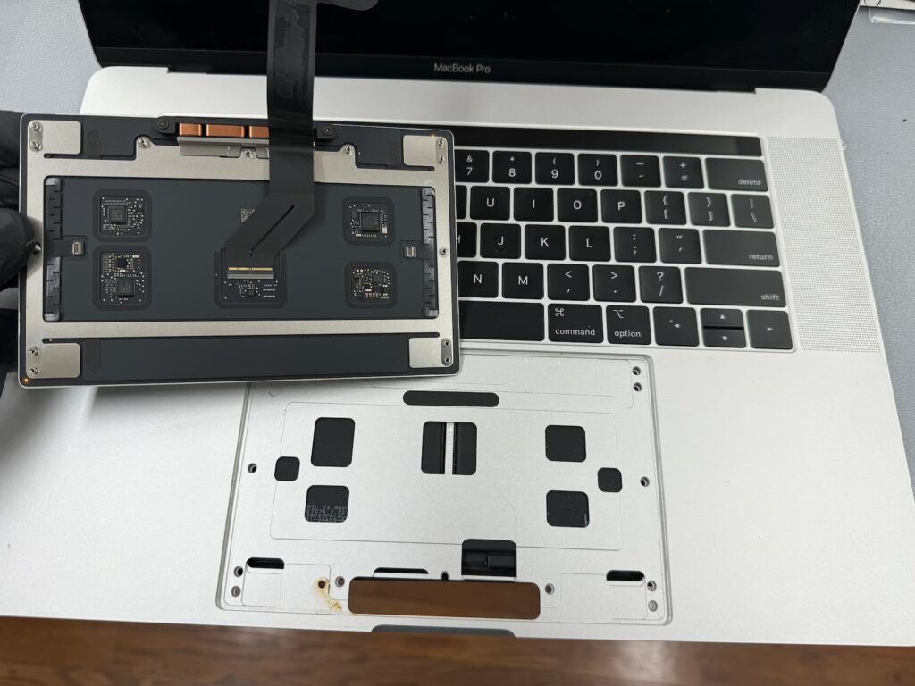 MacBook-Pro-Trackpad-Replacement-1024x768 - Profesyonel Macbook Tamiri ve iMac Servisi Macbook Repair